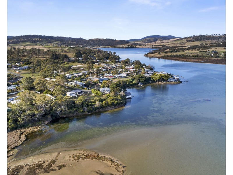 8 Erle West Street, Carlton River TAS 7173