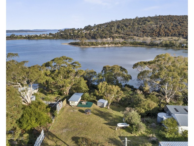 8 Erle West Street, Carlton River TAS 7173