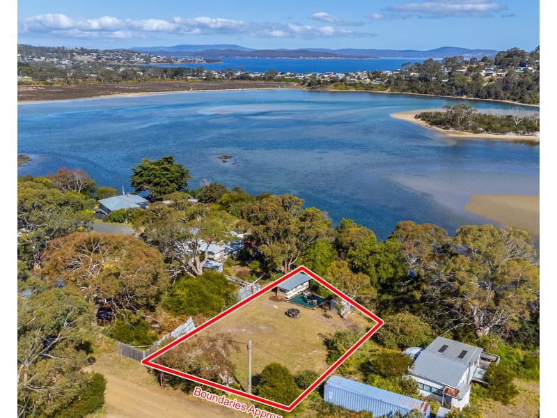 8 Erle West Street, Carlton River TAS 7173