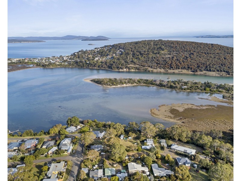 8 Erle West Street, Carlton River TAS 7173