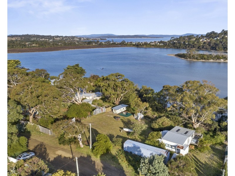 8 Erle West Street, Carlton River TAS 7173