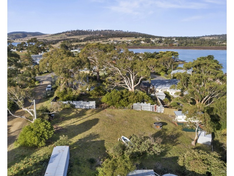 8 Erle West Street, Carlton River TAS 7173