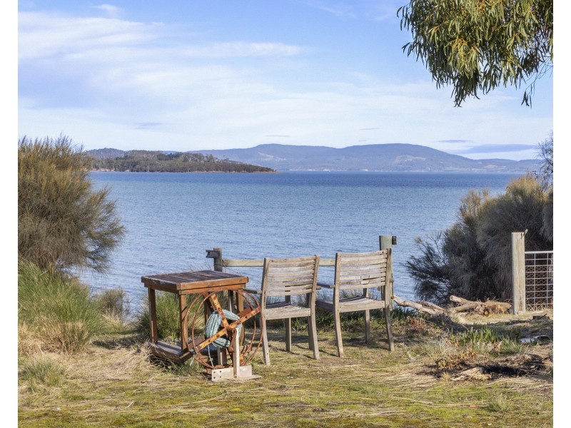 1 Spotswood Road, Dunalley TAS 7177