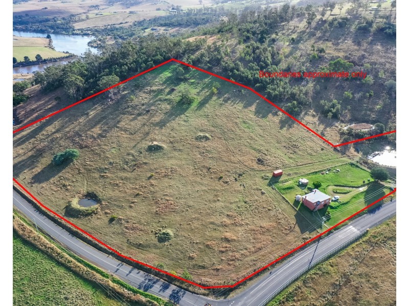 554 Sugarloaf Road, Carlton River TAS 7173