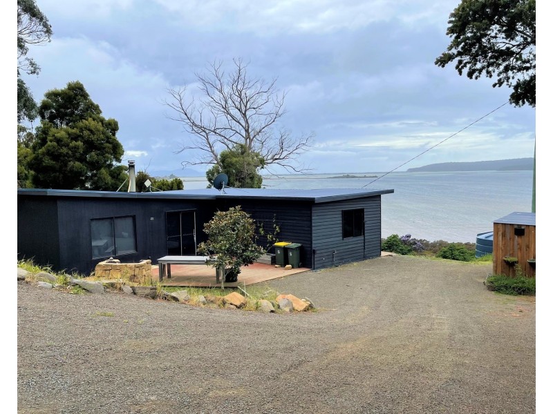 16 Craigs Hill Road, Boomer Bay TAS 7177