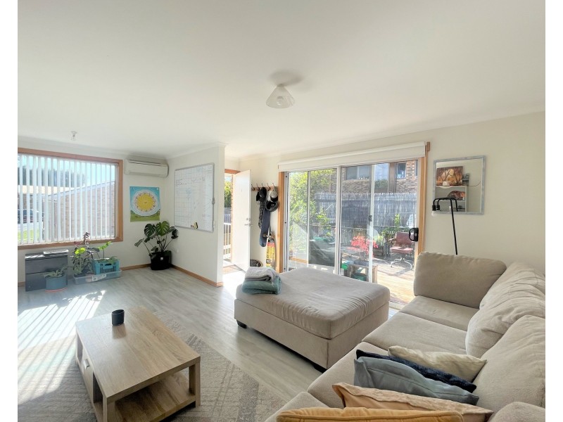 2/27 Cuthbertson Place, Lenah Valley TAS 7008