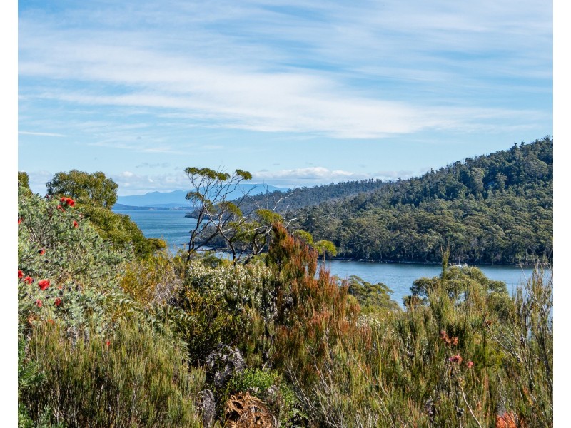 5219 Arthur Highway, Eaglehawk Neck TAS 7179