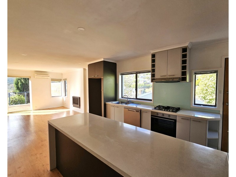 1 Bartlett Place, Lindisfarne TAS 7015