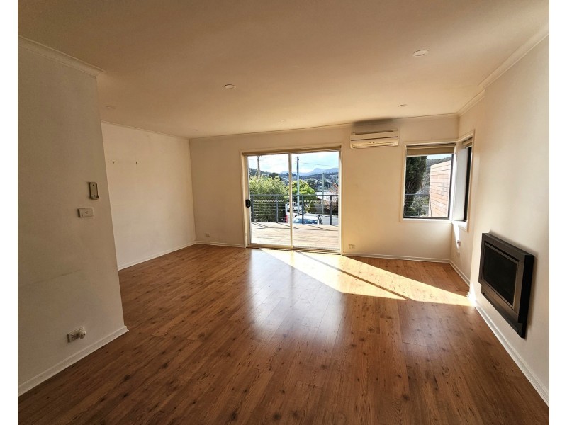 1 Bartlett Place, Lindisfarne TAS 7015