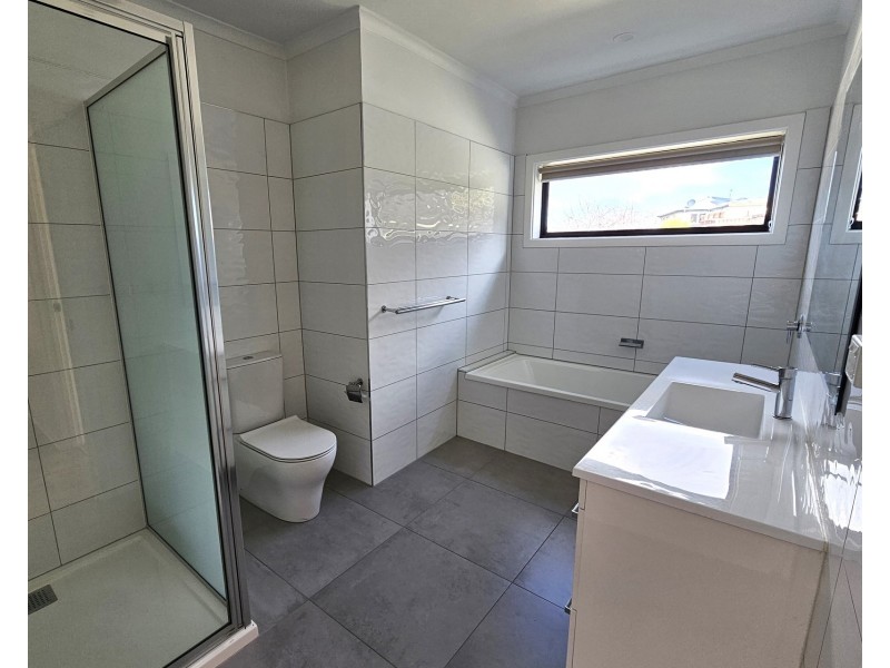 1 Bartlett Place, Lindisfarne TAS 7015