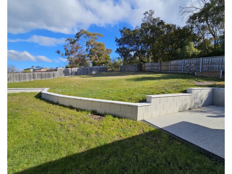 1 Bartlett Place, Lindisfarne TAS 7015