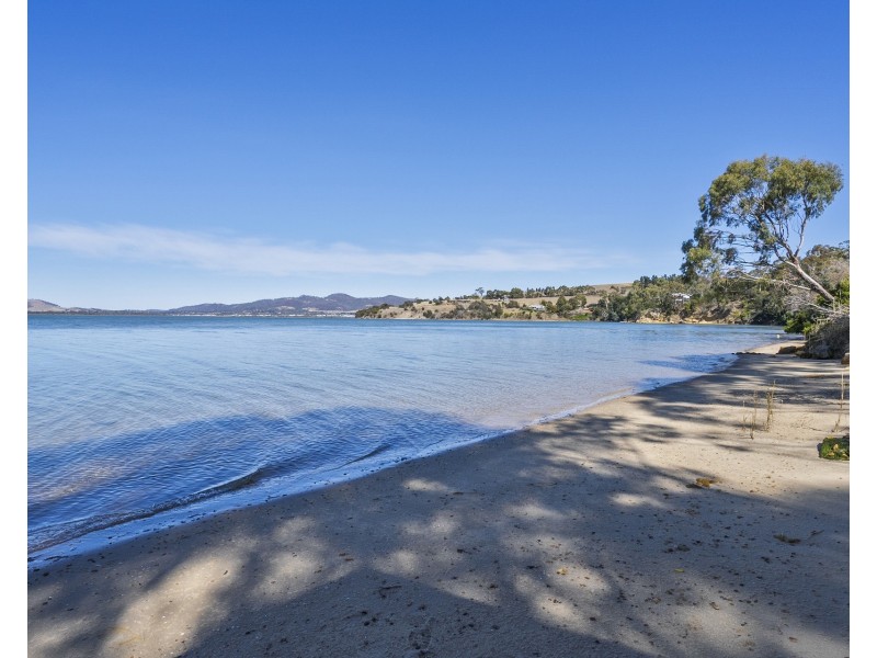 559 Shark Point Road, Penna TAS 7171