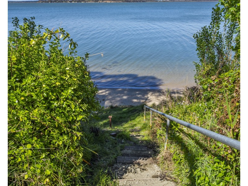 559 Shark Point Road, Penna TAS 7171