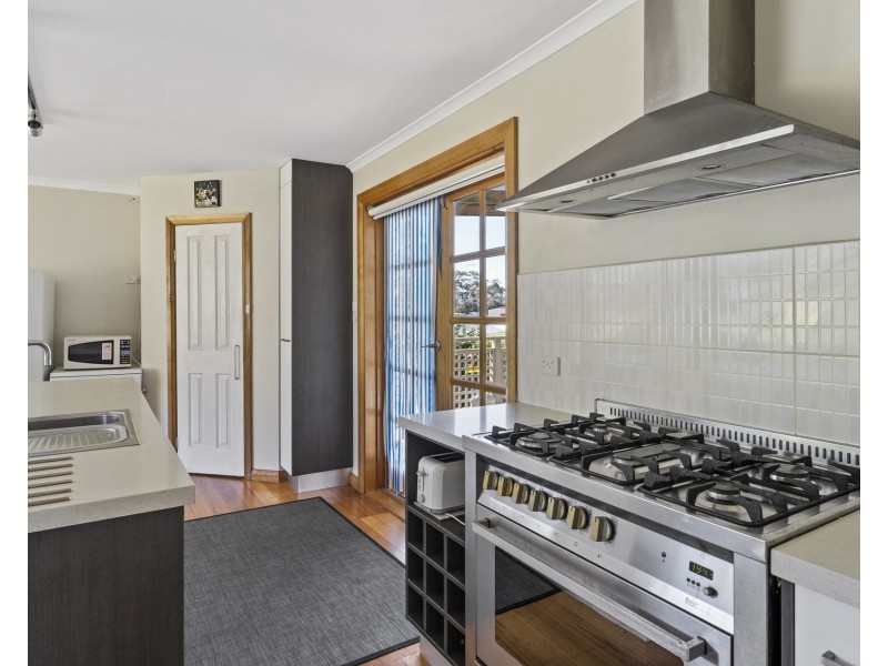 8 Sloping Main Drive, Sloping Main TAS 7186