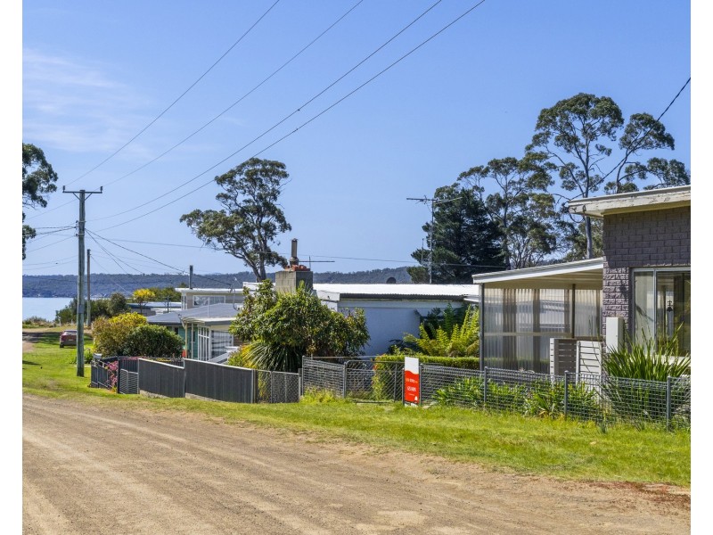 8 Sloping Main Drive, Sloping Main TAS 7186