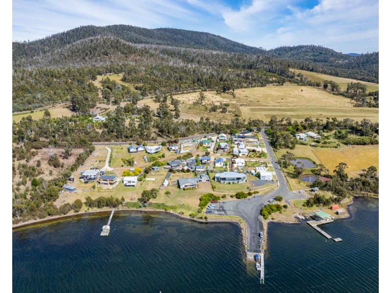54 Bay Road, Boomer Bay TAS 7177
