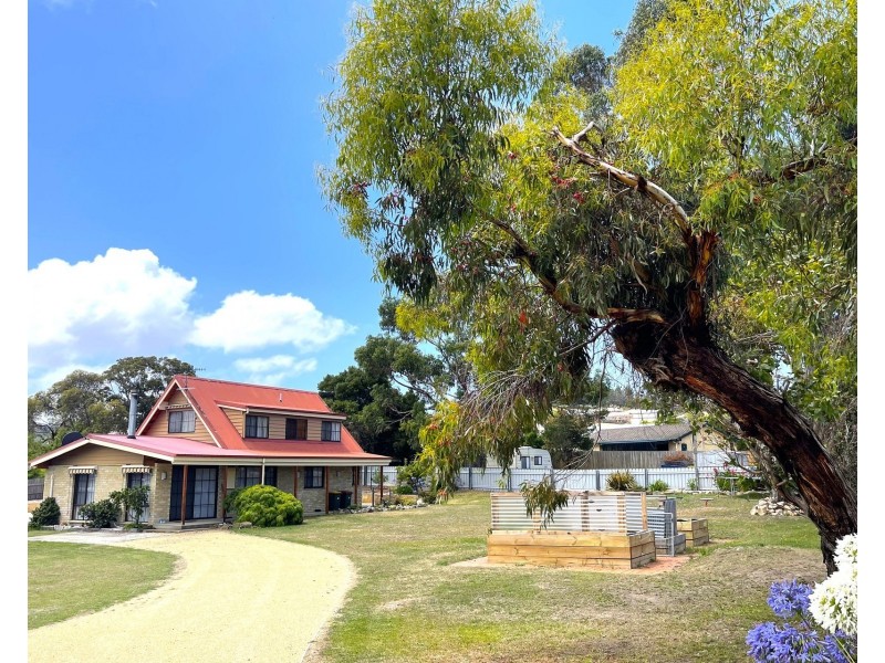 15 Roberts Street, Triabunna TAS 7190