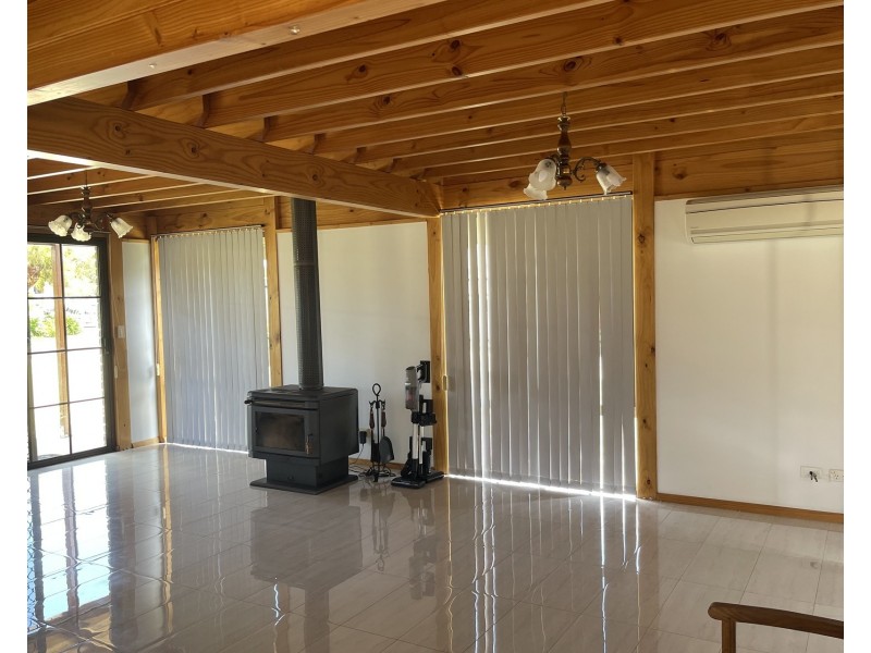 15 Roberts Street, Triabunna TAS 7190