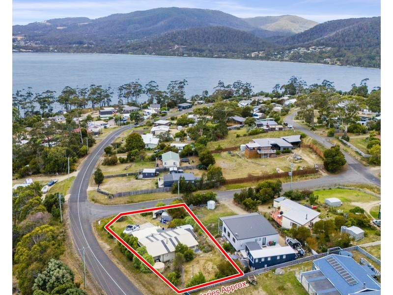 2 Stacey Street, White Beach TAS 7184