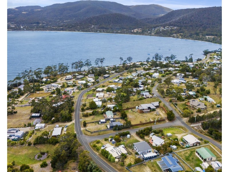 2 Stacey Street, White Beach TAS 7184