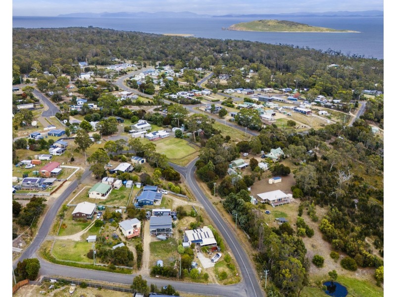 2 Stacey Street, White Beach TAS 7184