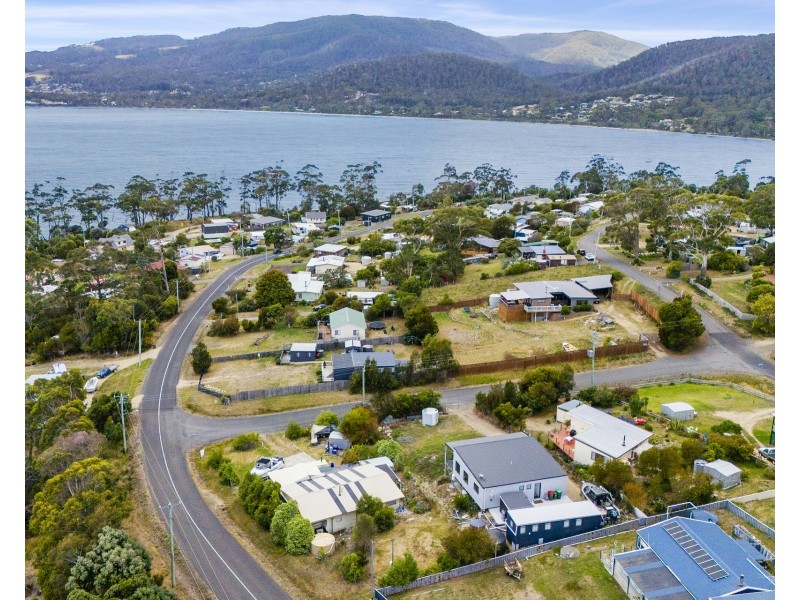2 Stacey Street, White Beach TAS 7184