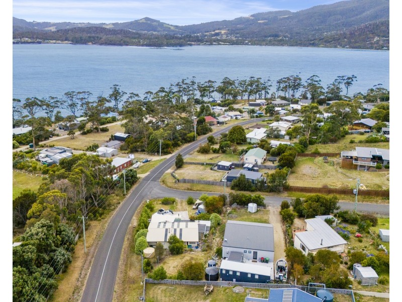2 Stacey Street, White Beach TAS 7184