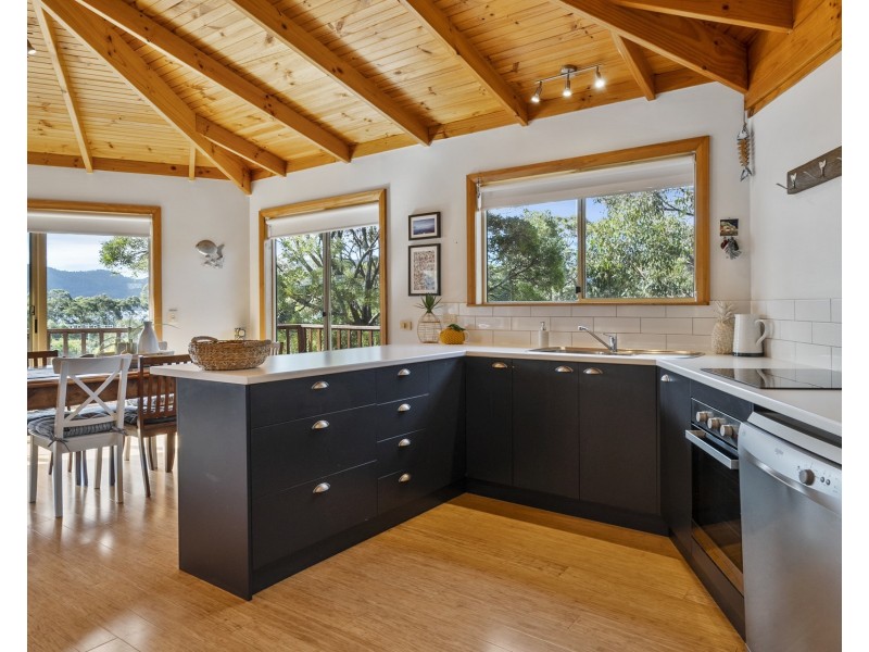 35 Tasmans Arch Road, Eaglehawk Neck TAS 7179