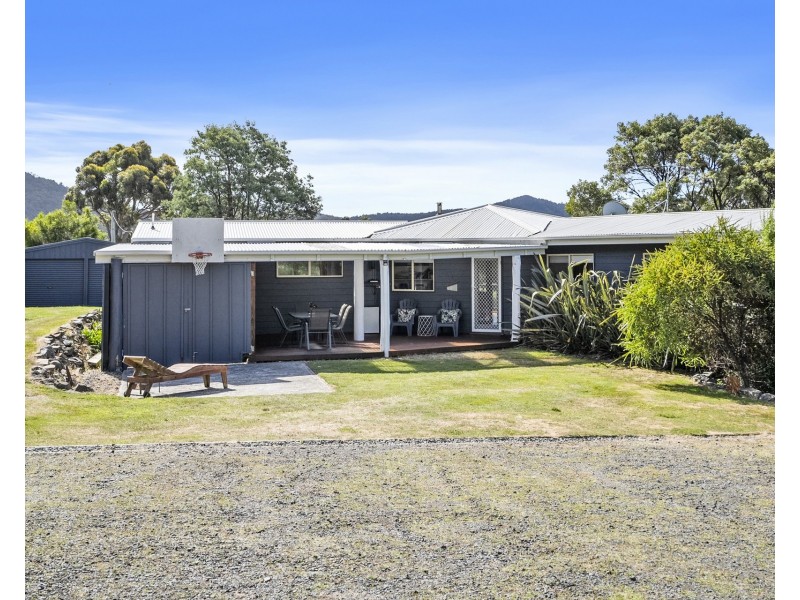 35 Tasmans Arch Road, Eaglehawk Neck TAS 7179