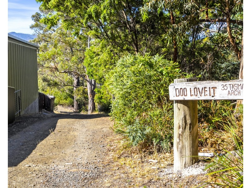 35 Tasmans Arch Road, Eaglehawk Neck TAS 7179