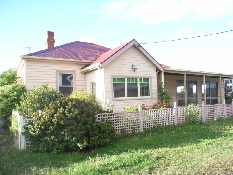 8 Esplanade, Dunalley TAS 7177