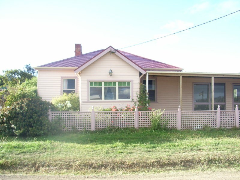8 Esplanade, Dunalley TAS 7177