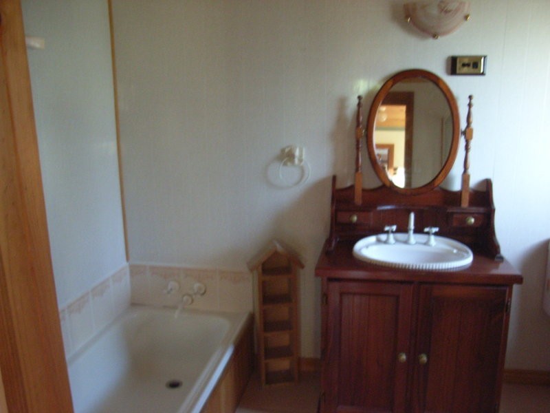 8 Esplanade, Dunalley TAS 7177