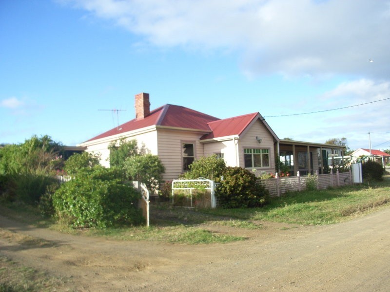 8 Esplanade, Dunalley TAS 7177