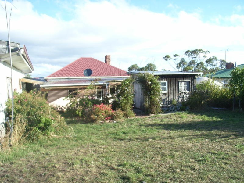 8 Esplanade, Dunalley TAS 7177