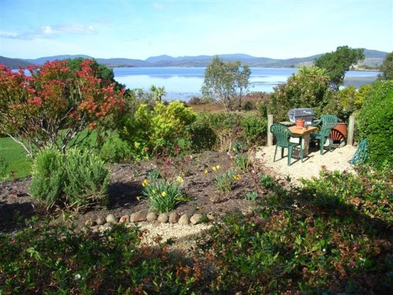 220 Bay Rd, Boomer Bay TAS 7177