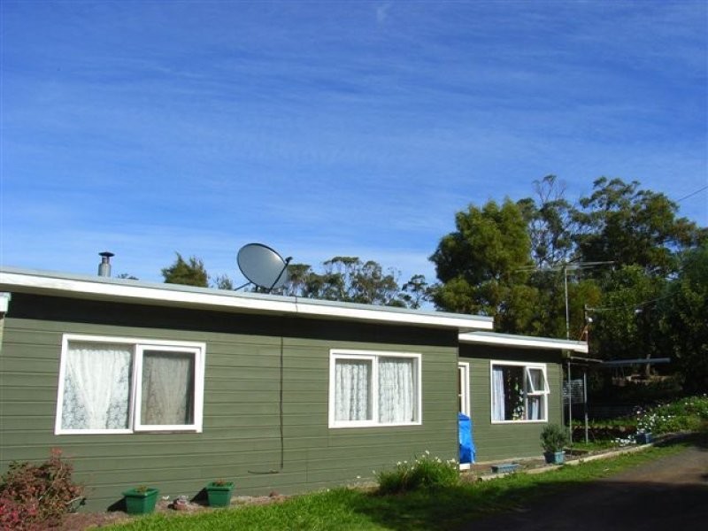 220 Bay Rd, Boomer Bay TAS 7177