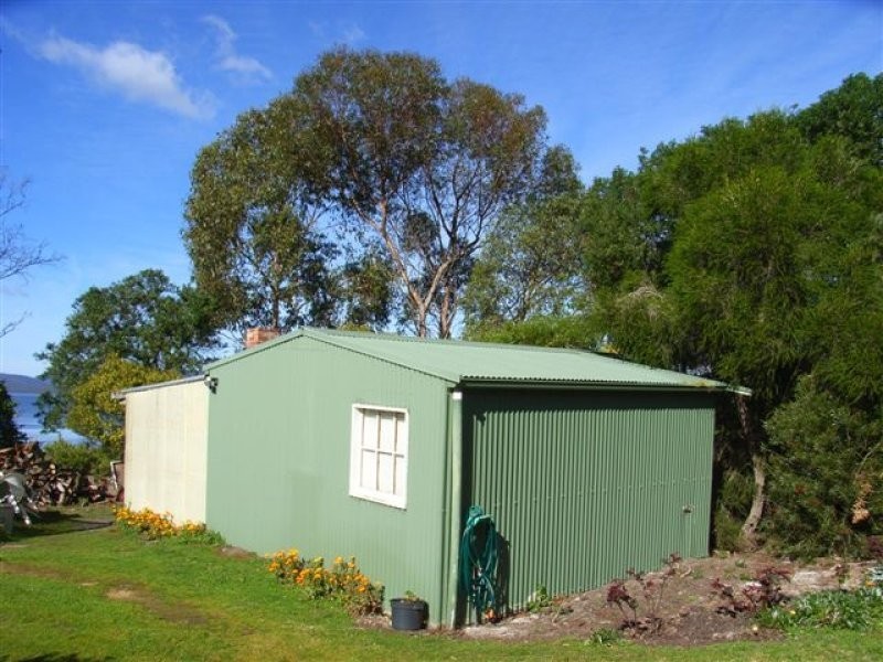 220 Bay Rd, Boomer Bay TAS 7177