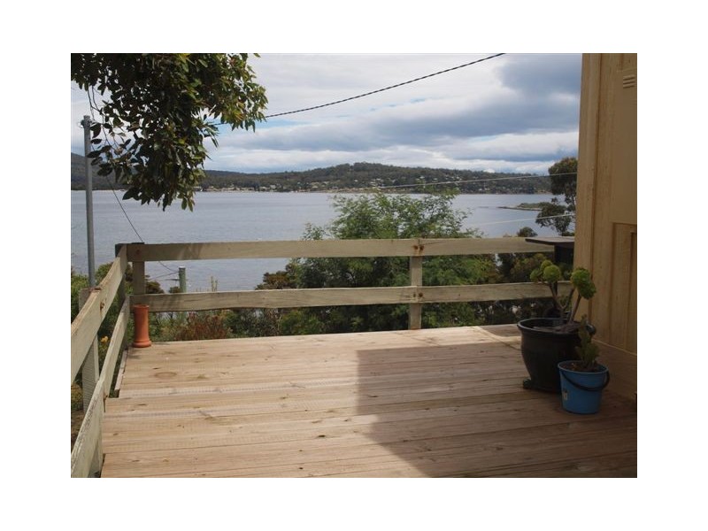 White Beach TAS 7184