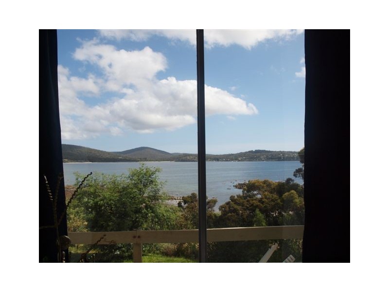 White Beach TAS 7184