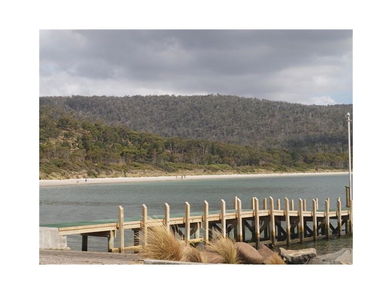 White Beach TAS 7184