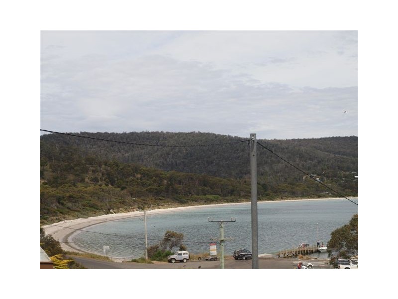 White Beach TAS 7184