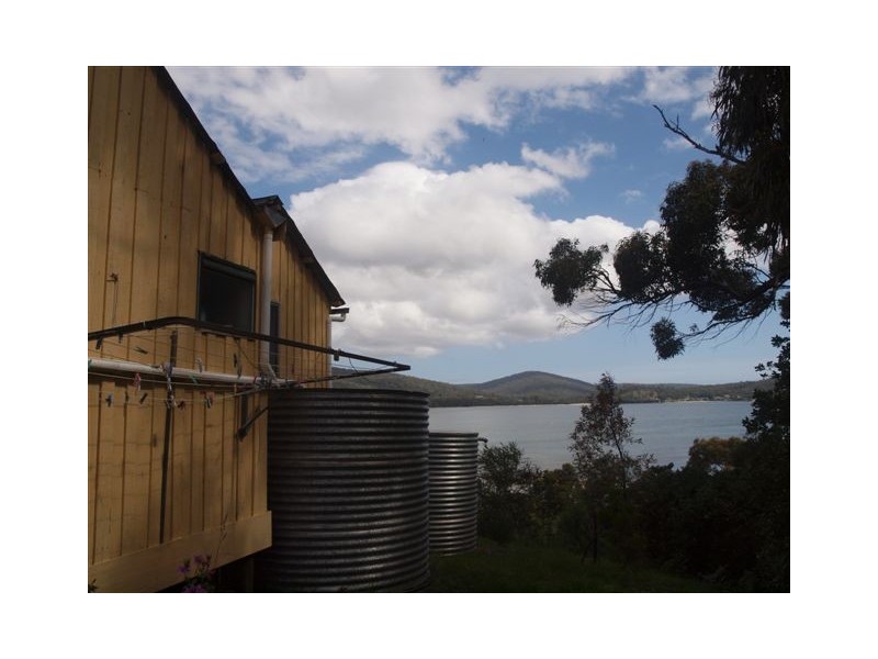 White Beach TAS 7184