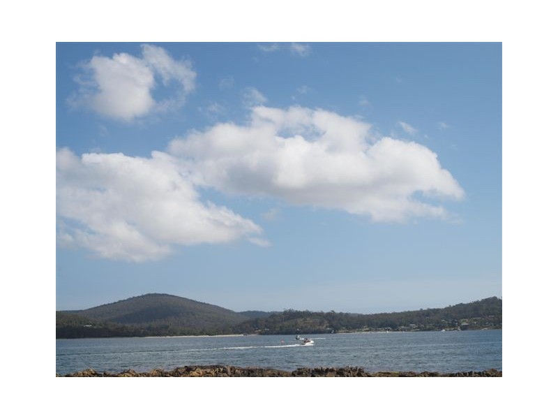 White Beach TAS 7184