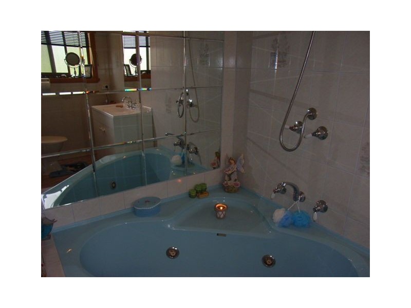 Sloping Main TAS 7186