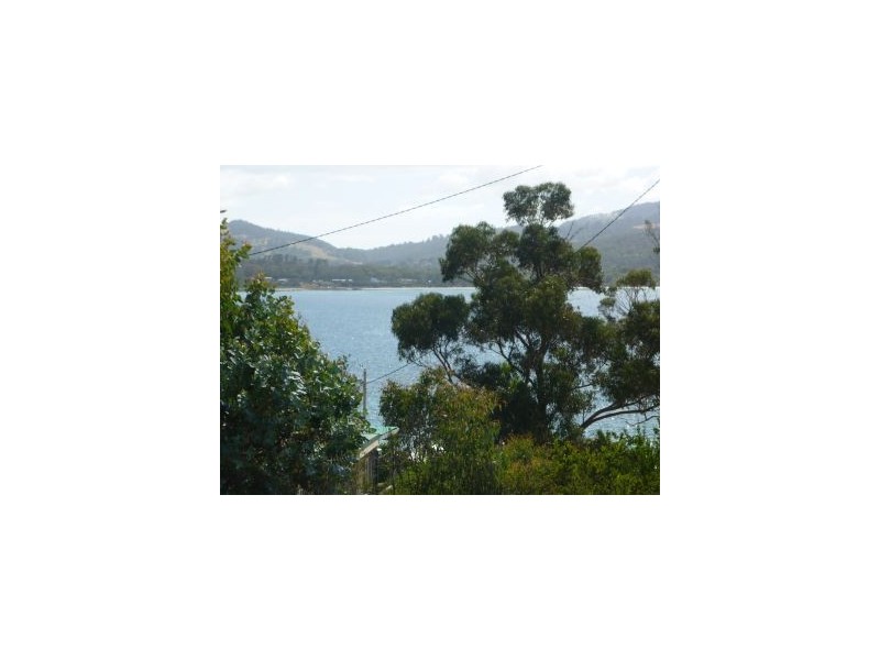 White Beach TAS 7184