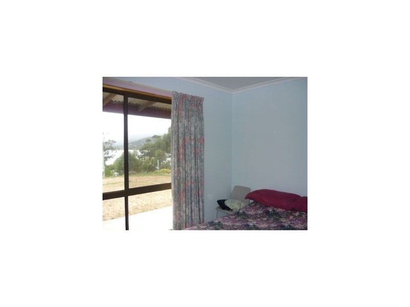 White Beach TAS 7184