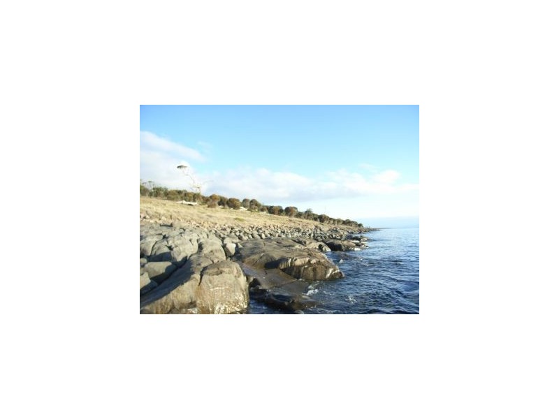 White Beach TAS 7184