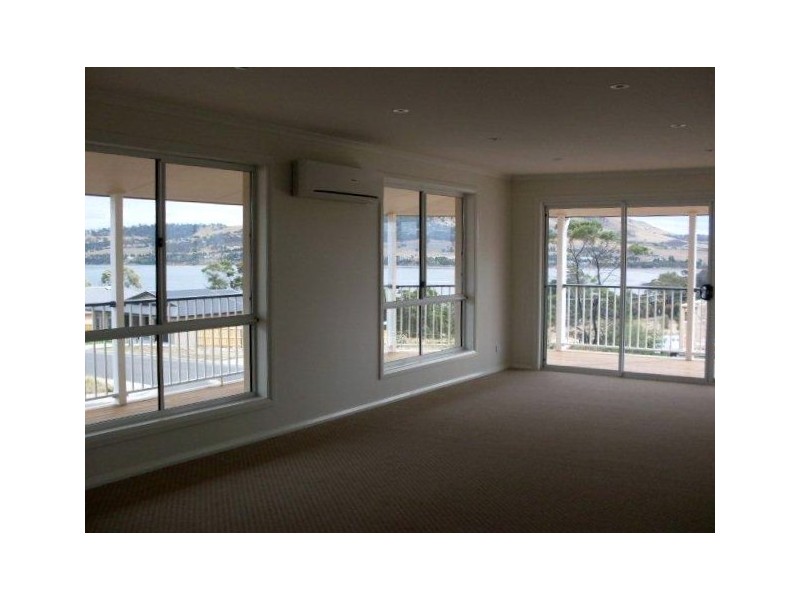 2 Abate Place, Midway Point TAS 7171