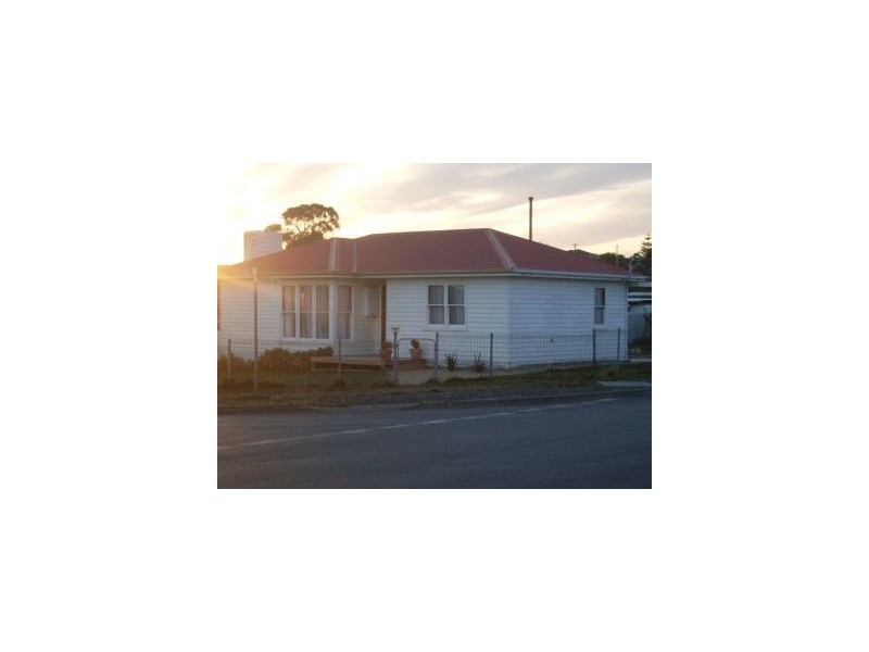 8 Cross Street, Midway Point TAS 7171